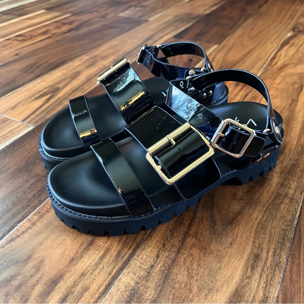 NWOT Privileged Lemon Drop Bruce Platform Sandals